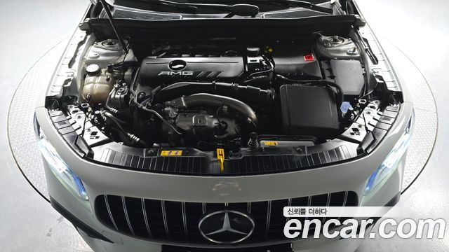 Mercedes-Benz GLB-Class 2023 — photo 6