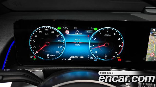 Mercedes-Benz GLB-Class 2023 — photo 8