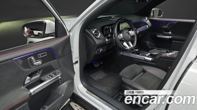 Mercedes-Benz GLB-Class 2023 — photo 11