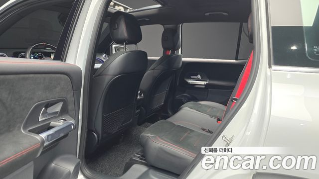 Mercedes-Benz GLB-Class 2023 — photo 12