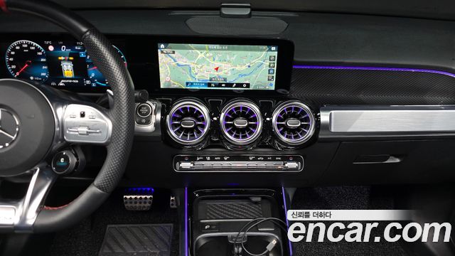 Mercedes-Benz GLB-Class 2023 — photo 15