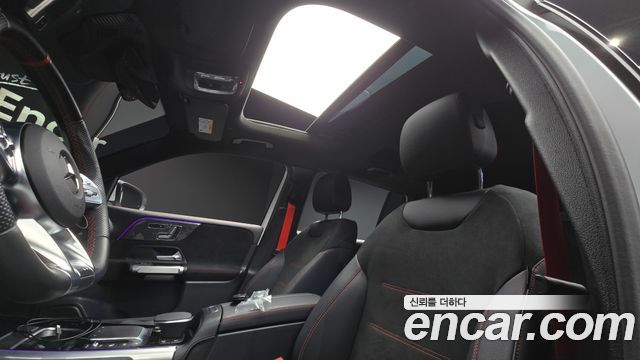 Mercedes-Benz GLB-Class 2023 — photo 19