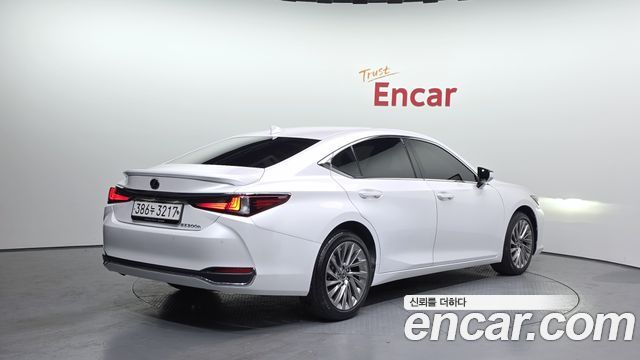 Lexus ES 2023 — photo 2