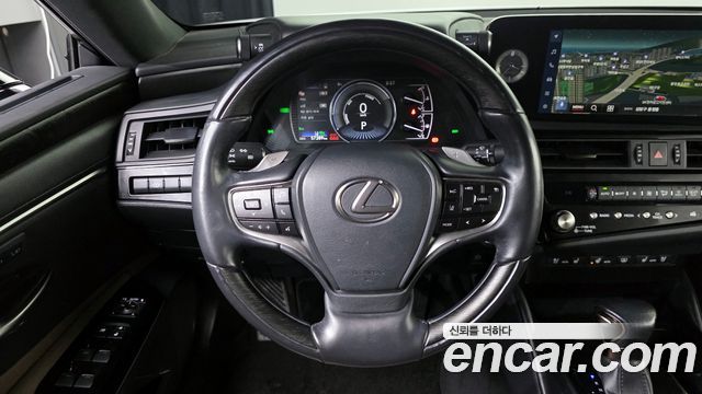 Lexus ES 2023 — photo 15