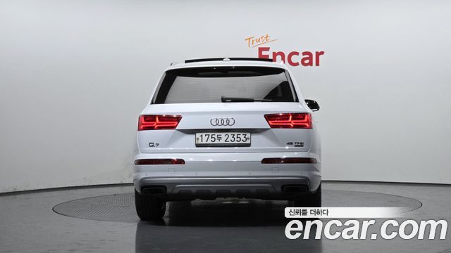 Audi Q7 2019 — photo 4