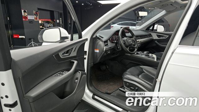Audi Q7 2019 — photo 10