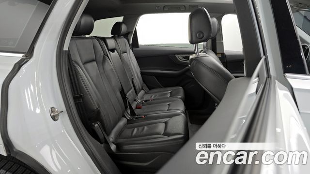 Audi Q7 2019 — photo 12