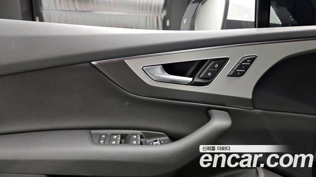 Audi Q7 2019 — photo 16