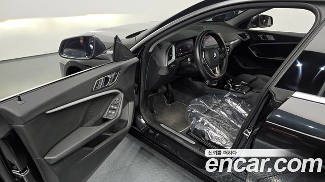 BMW 2-Series 2023 — photo 10