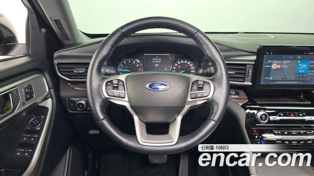 Ford Explorer 2022 — photo 13