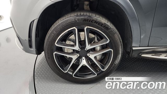 Mercedes-Benz GLE-Class 2021 — photo 5