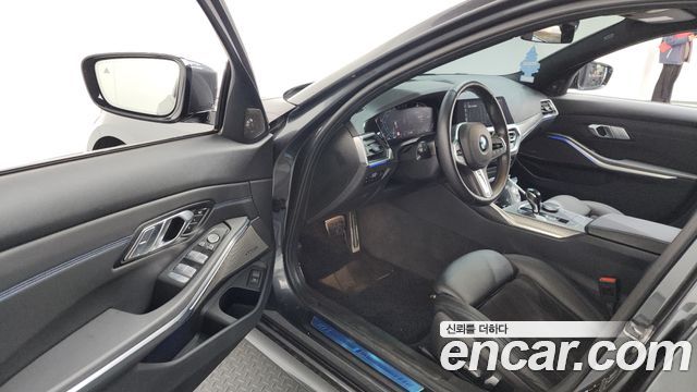 BMW 3-Series 2021 — photo 10