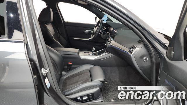 BMW 3-Series 2021 — photo 11