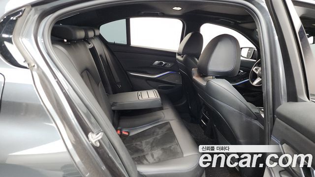 BMW 3-Series 2021 — photo 12