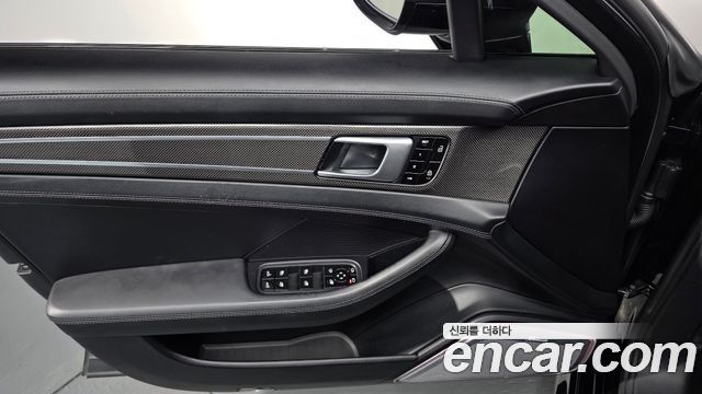 Porsche Panamera 2019 — photo 17