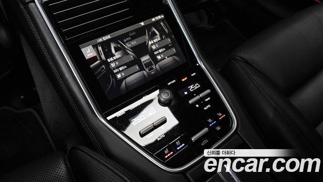 Porsche Panamera 2019 — photo 19