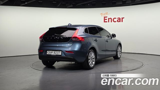 Volvo V40 2014 — photo 2