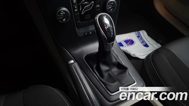 Volvo V40 2014 — photo 9