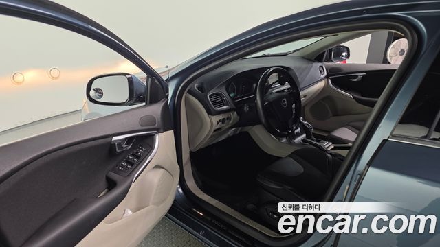 Volvo V40 2014 — photo 11