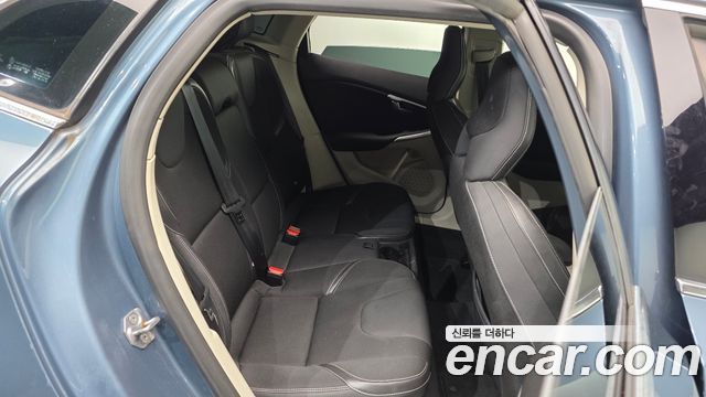 Volvo V40 2014 — photo 12