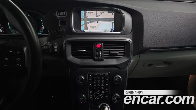 Volvo V40 2014 — photo 14