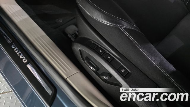 Volvo V40 2014 — photo 16