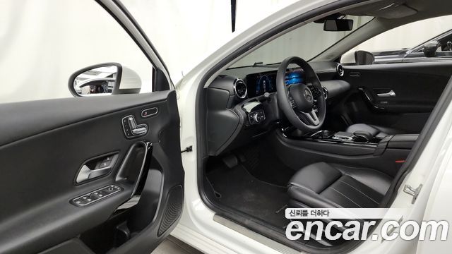 Mercedes-Benz A-Class 2020 — photo 10