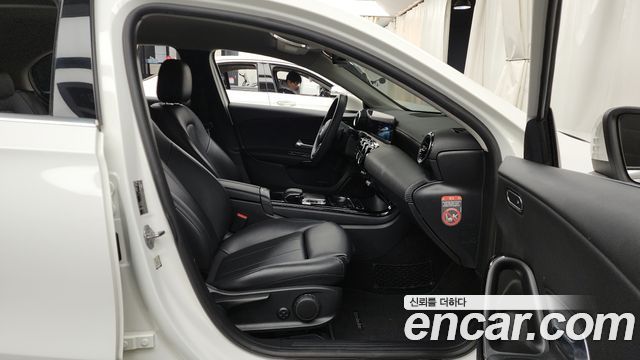 Mercedes-Benz A-Class 2020 — photo 11