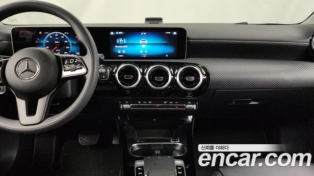 Mercedes-Benz A-Class 2020 — photo 14