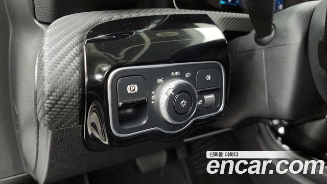 Mercedes-Benz A-Class 2020 — photo 17