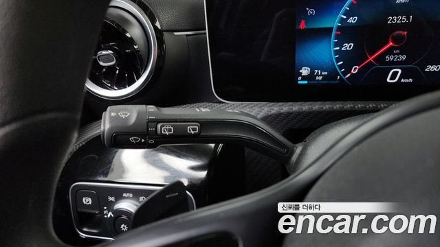 Mercedes-Benz A-Class 2020 — photo 19