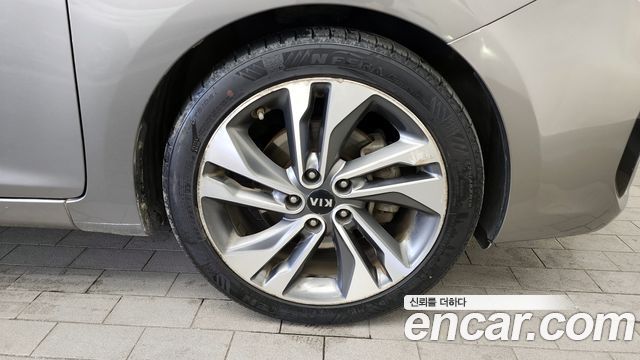 Kia Carens 2017 — photo 5