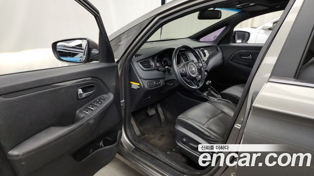 Kia Carens 2017 — photo 10