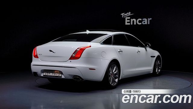 Jaguar XJ 2015 — photo 2