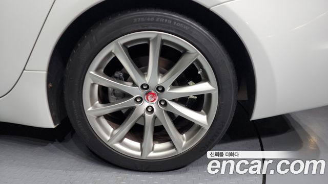 Jaguar XJ 2015 — photo 5