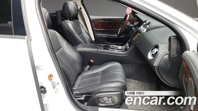 Jaguar XJ 2015 — photo 11