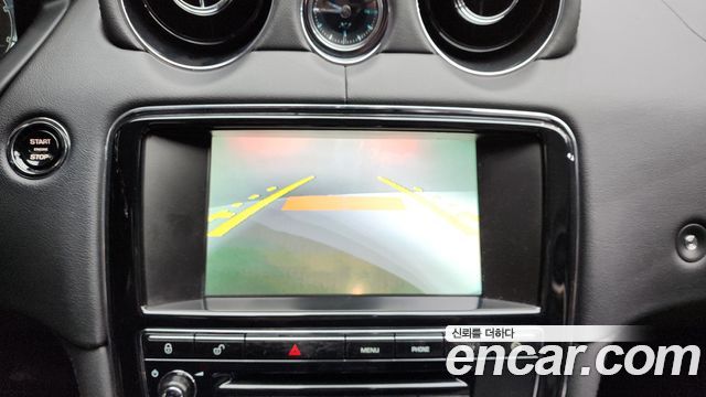 Jaguar XJ 2015 — photo 15