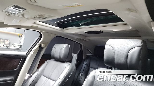 Jaguar XJ 2015 — photo 18
