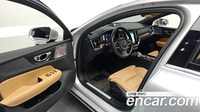 Volvo S60 2021 — photo 11