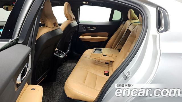 Volvo S60 2021 — photo 12