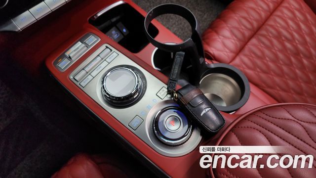 Genesis GV70 2024 — photo 9