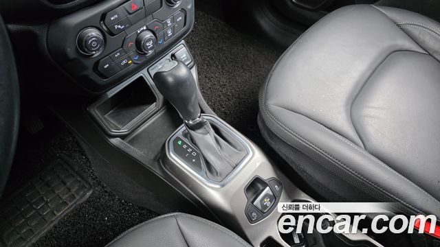 Jeep Renegade 2022 — photo 9