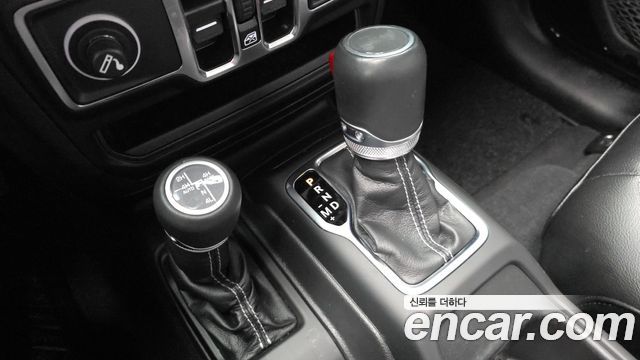 Jeep Wrangler 2022 — photo 9
