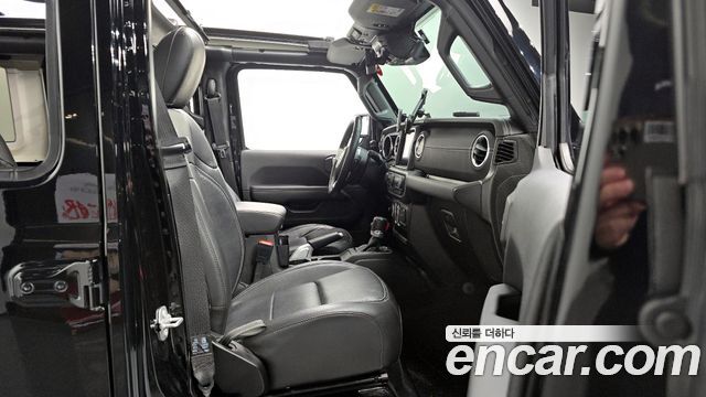 Jeep Wrangler 2022 — photo 11