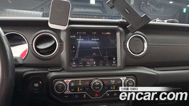 Jeep Wrangler 2022 — photo 16