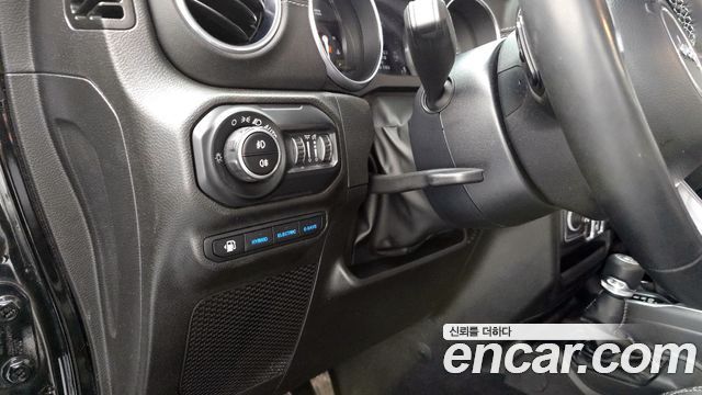 Jeep Wrangler 2022 — photo 18