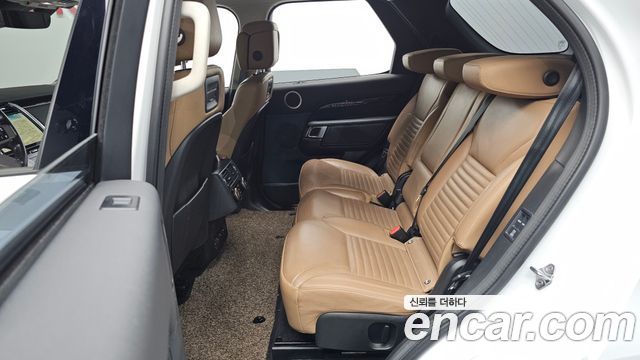 Land Rover Discovery 2022 — photo 12