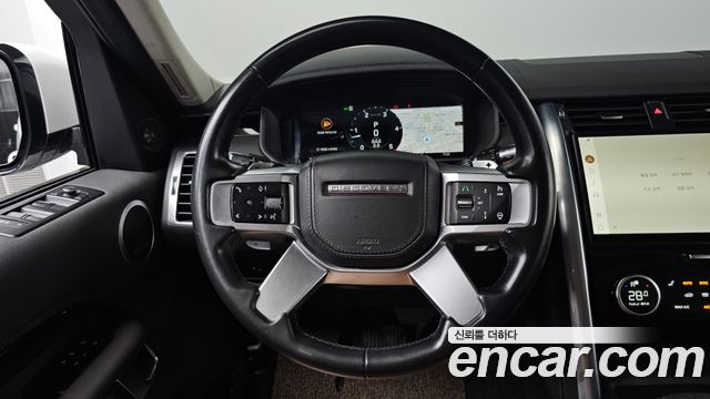 Land Rover Discovery 2022 — photo 13