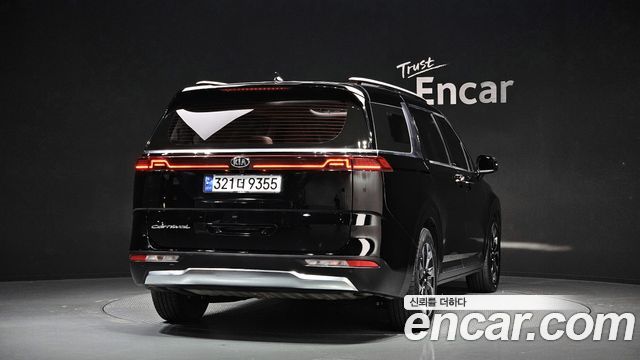 Kia Canival 2021 — photo 4