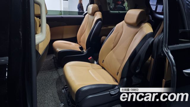Kia Canival 2021 — photo 12